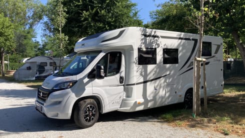 Queen McLouis – 5p McLouis semi-integrated uit 2023