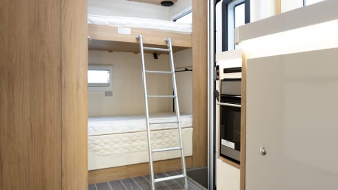 NXD – AutoRoller 707 Large Living Area Layout 4 Person 