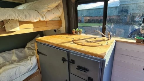 Big Bertha  – Einzigartiges Wohnmobil mit 3 Schlafplätzen