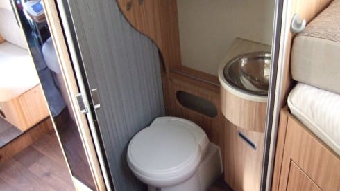 Very luxurious and complete Hymer camper, cream of the crop