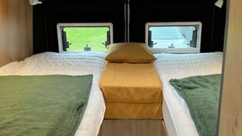 Heunie 1 – Beautiful camper van from 2017 with 2 lengthways beds