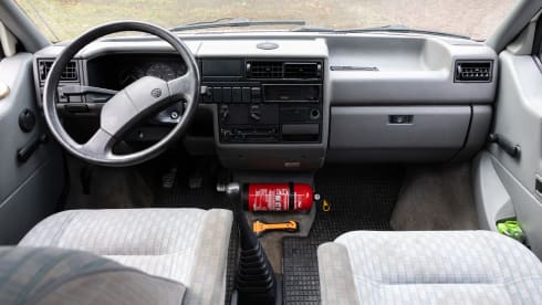 Happy - Gezellige en robuuste VW T4 California met slaapdak