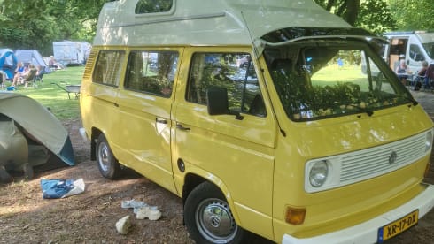 De Gele – 4p Volkswagen bus from 1980
