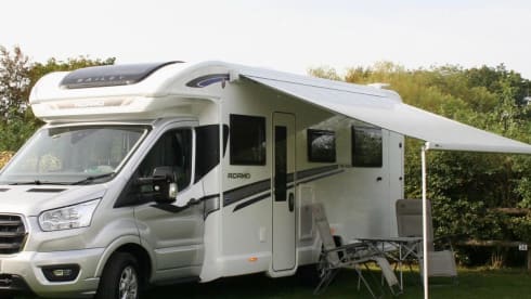 Lily – Lily - Luxury 4 Berth, Automatic Motorhome 