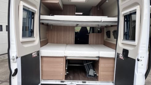 Libertad – For rent fully equipped 4-person bus camper from 2022 automatic