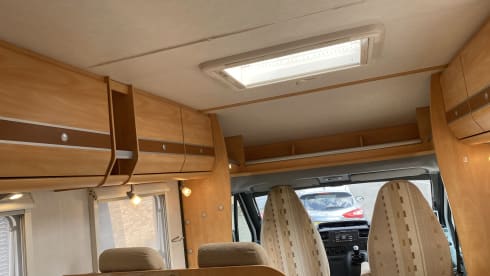 Camping-car Peugeot semi-intégré 4 couchages de 2013