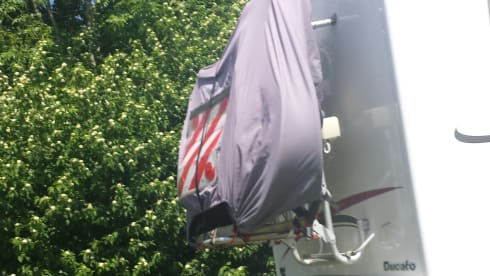 Let op!!! Prijs is inclusief dagverzekering goboony! – Beautiful camper for rent! With a fixed bed and fully furnished!