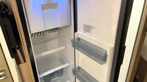 Campi – Luxury 2p Bürstner with queen bed, air conditioning and inverter 