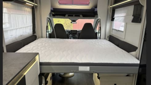 TRAVELKEES De Ruimste camper op de markt nu nieuw in de verhuur!  – Nieuw in de verhuur! Chauson 640 titanium premium nagenoeg nieuw! 