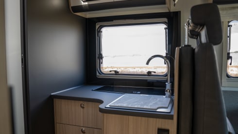 Luxe Sunliving S75SL – 4p Sun Living semi-integrated uit 2024