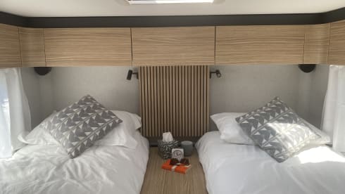 Winding Road – Camper di lusso Pilote P740FGJ del 2026 con 4 posti letto.