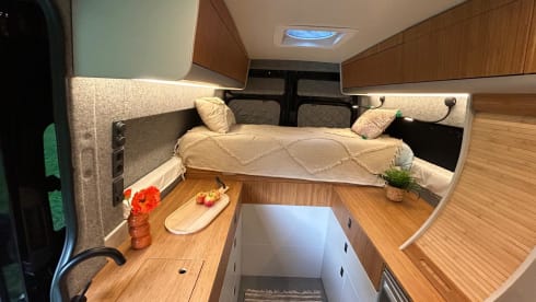 2p luxury off-grid VW Crafter bus camper (2023) autom.