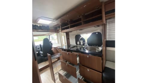 4p LMC integral lifting bed and round seating area from 2015