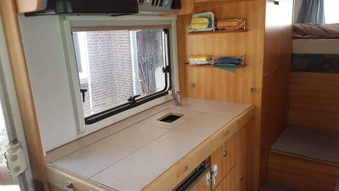 Cozy camper, fully equipped. With scooter carrier/bicycle carrier