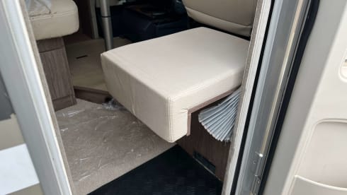 Burt – 4-Bett-Boot, Bürstner, teilintegriert ab 2015