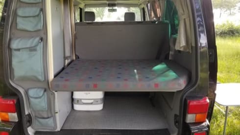 Black Pearl – Go on an unforgettable road trip with this luxury VW T4 Westfalia