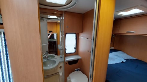 Complete luxury motorhome, 5 persons