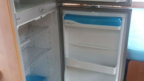 Let op!!! Prijs is inclusief dagverzekering goboony! – Beautiful camper for rent! With a fixed bed and fully furnished!