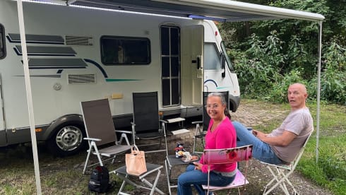 Camper – Spacious and luxurious 4-person Hymer with starlink wifi