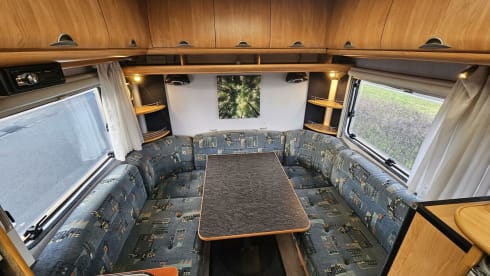 2p Mercedes-Benz semi-integrated uit 2002
