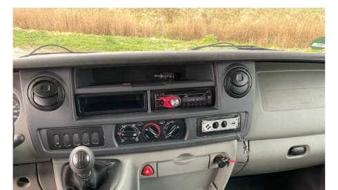 Rolling Happiness – 5p Renault alcove from 2008