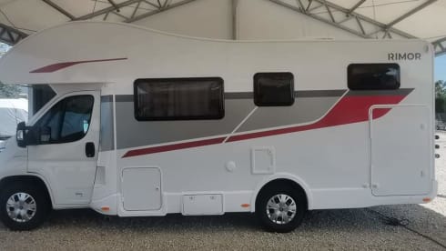NEW-LUXURY-Rimor Seal 5 Gold – 4-6 berth-Fully equipped- 6 SEATBELTS-Fiat Ducato 140 HP