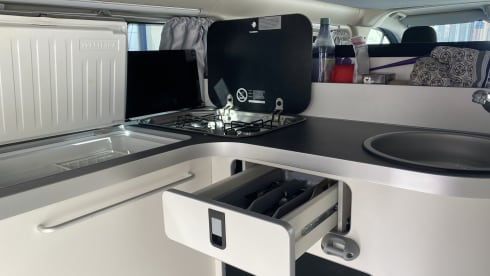 Dwight Schrute – À l'aventure avec un nouveau Ford Nugget Plus !