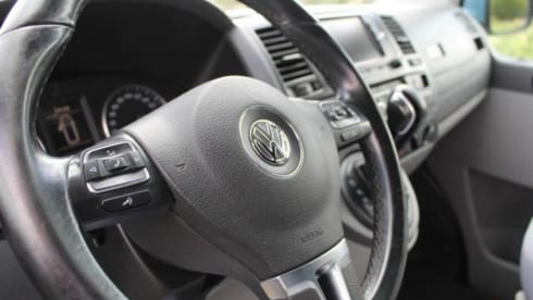 VW T5, luxury Two-Tone from 2015, new installation, automatic, many extras