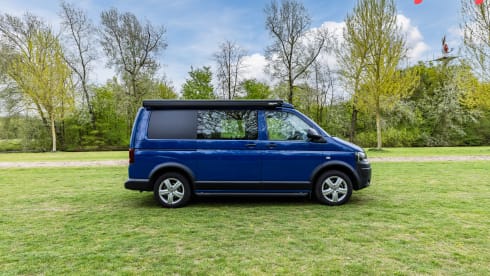 Blue 4p Volkswagen bus 