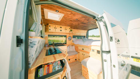 Woody – Luxury 3 seat 2 berth camper fully kitted out! Itinerary planning included!
