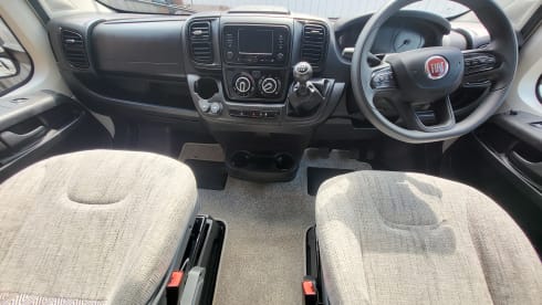 Thelma – Spacious and flexible 6 berth Swift Edge 476