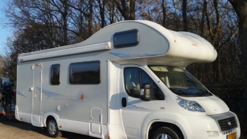 Adventurous family camper with the extra option of a trailer