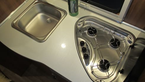 Ruime camper - 6 vaste slaapplaatsen + 2 optioneel