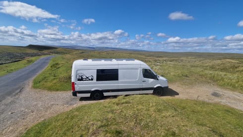 Dream Camper – Spacious LWB VW Crafter