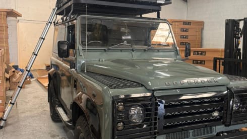 Adventurer  – Landrover 90 with ikamper tent sleeps 2 