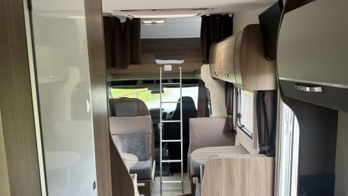Large 6 berth modern motorhome