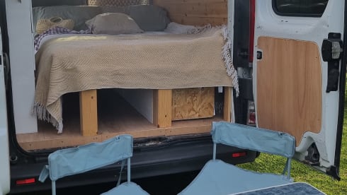 Molly – Beautifully converted Off-grid Campervan