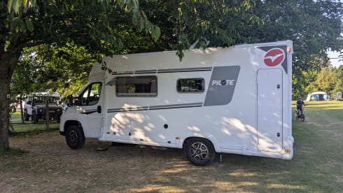 Superdelux campertje – 2p Pilote P690D EXPRESSION semi-integrated from 2025