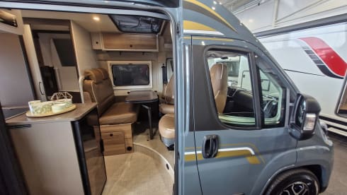 MOBILHOMIE – Campervan Burstner automatic met popup dak (4 slaapplaatsen)