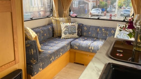 Max  – Cosy comfortable and easy to drive Peugeot MWB 4 birth motorHOME 