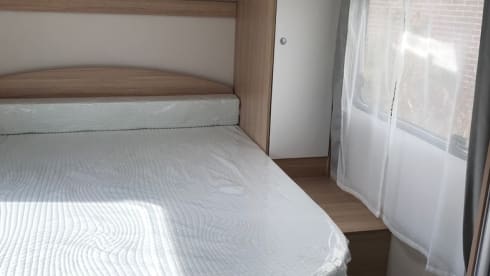 9/14 – Luxury automatic camper with 2-person queen bed!