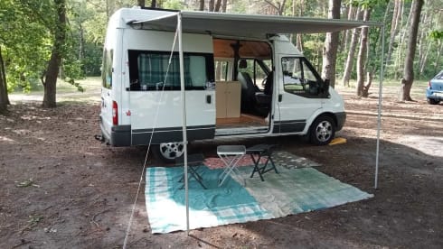 De Ford – Ford Bus camper, please note it is located in Bilbao. Transfer from airport