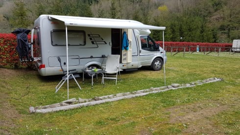 Camper – Camping-car Hymer, 2 personnes, tout équipé