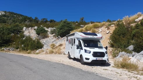 Loft On Wheels 2.0 – Brand new automatic camper 5 people
