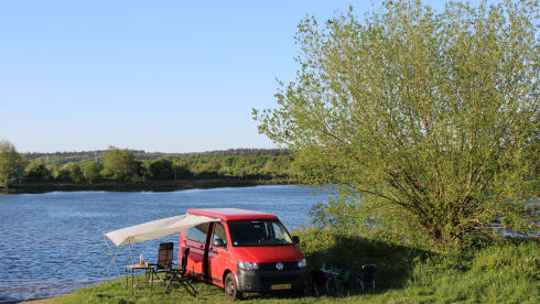 Red adventure  – 2p Volkswagen bus uit 2015