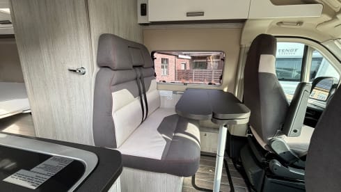 Pol – luxurious long bus camper!
