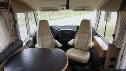 Kap – 4 person Hymer integrated with length beds!