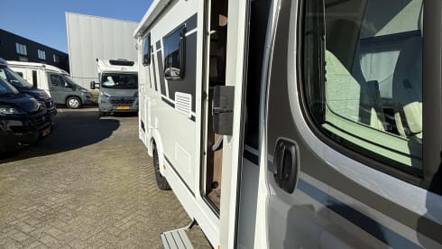 EARLY BOOKING DISCOUNT 2026 3p Carado semi-integrated from 2025
