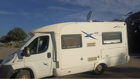 French bed, 130 hp, well-maintained, spacious