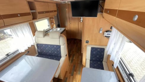 Family camper with bunk bed, 6 persons - Sunlight Alcove from 2009
